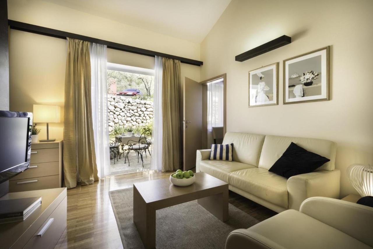 Apartment Aci Marina Црес Экстерьер фото